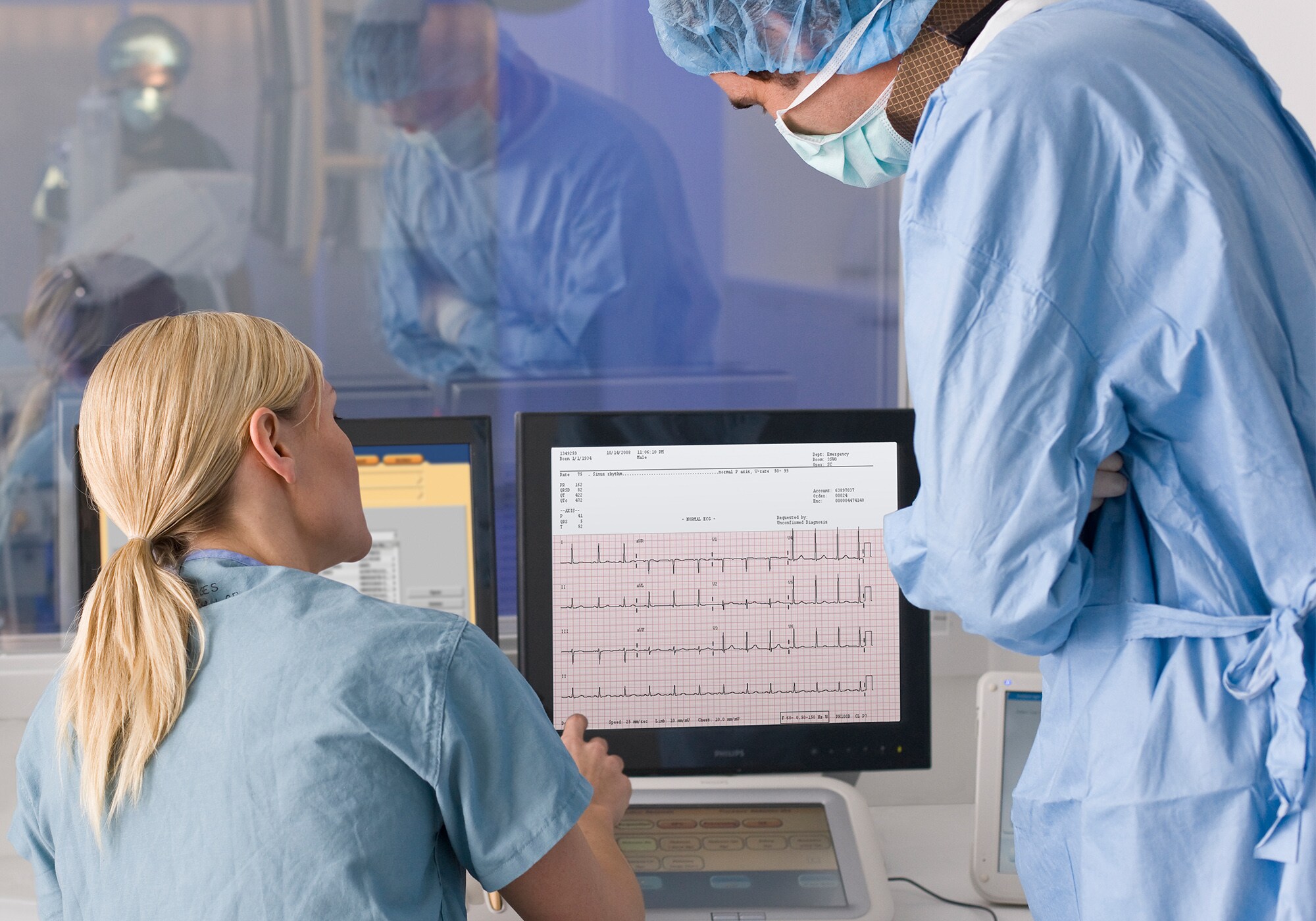 clinicians monitoring patients' cardiograph