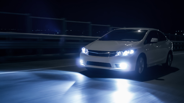 Gépjárművilágítás és jelzőfények