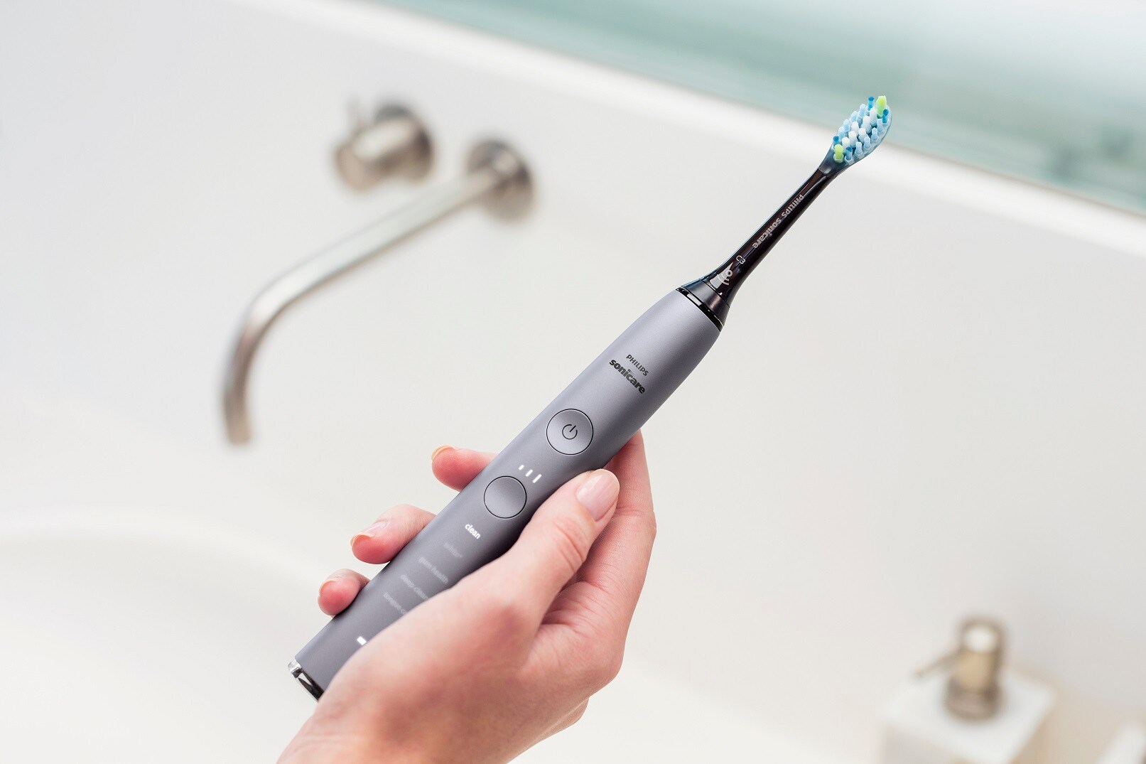 Improving gingival health with Philips Sonicare DiamondClean and a Premium Gum Care brush head