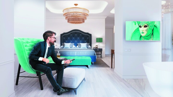 TV egy szállodai szobában